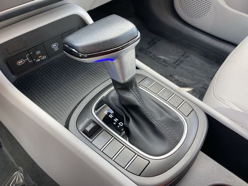 Used 2025 Hyundai Kona SEL image 23