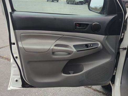 Used 2015 Toyota Tacoma 2WD Access Cab image 10