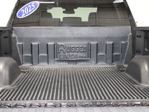 Used 2025 GMC Sierra 1500 SLT AWD/4WD image 17