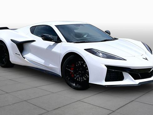 Used 2026 Chevrolet Corvette Z06 RWD image 3