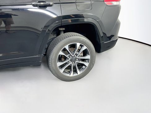Used 2023 Jeep Grand Cherokee Overland AWD/4WD image 31