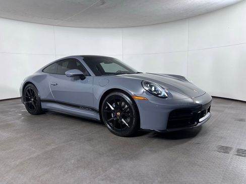 Certified 2025 Porsche 911 Carrera RWD image 9