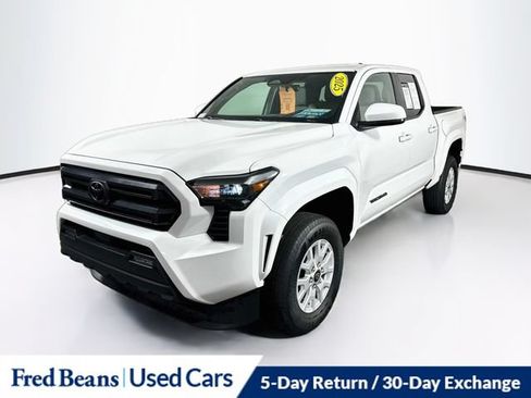 Used 2025 Toyota Tacoma SR5 AWD/4WD image 3