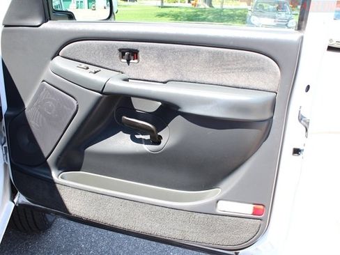 Used 2001 Chevrolet Silverado 2500 LS w/ Off-Road Skid Plate Pkg AWD/4WD image 27