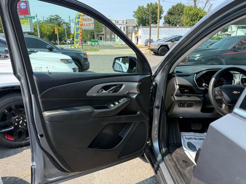 Used 2020 Chevrolet Traverse LS AWD/4WD image 11