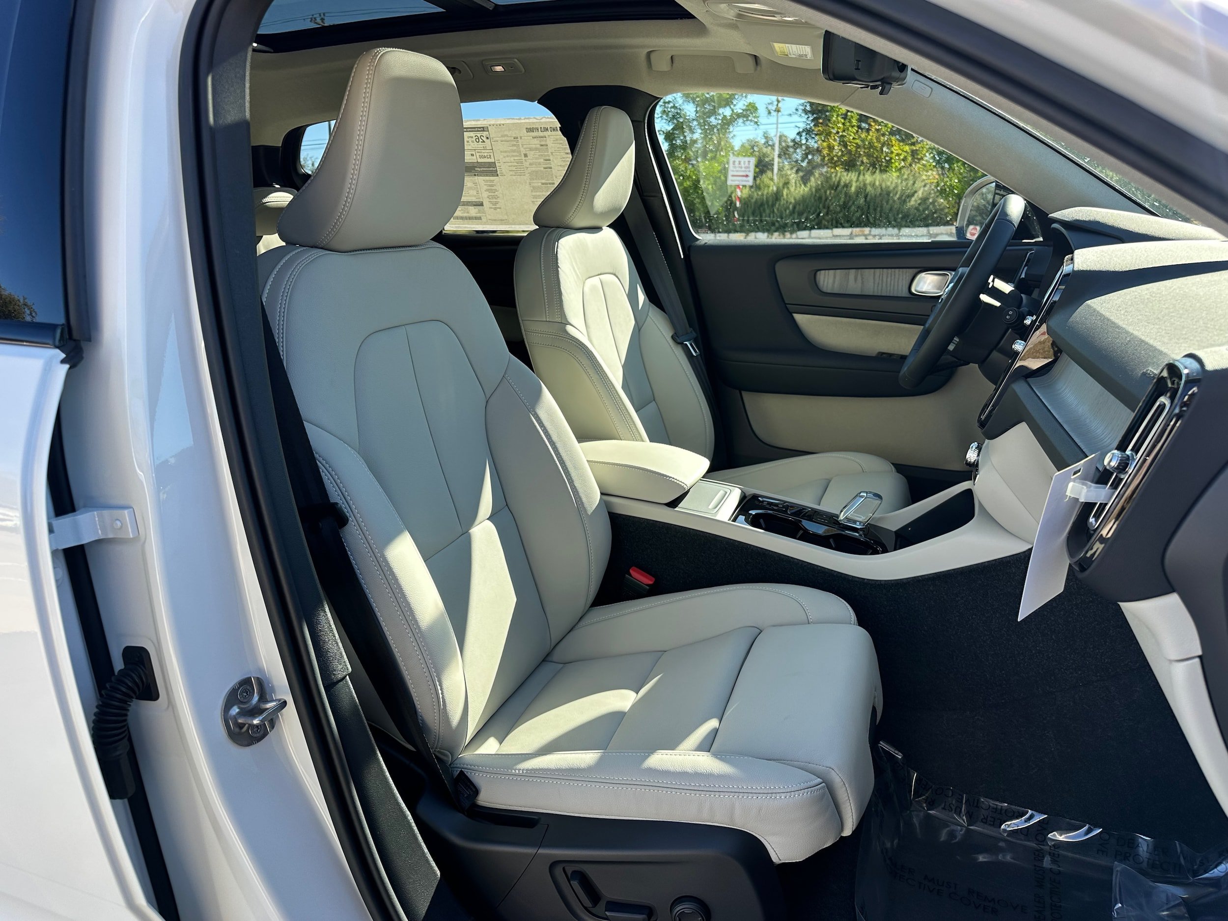 New 2026 Volvo XC40 B5 Plus w/ Protection Package Premier AWD/4WD image 8