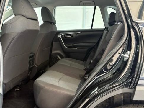 Used 2025 Toyota RAV4 XLE FWD image 17