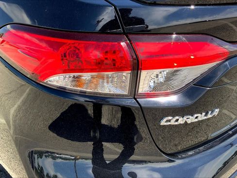 Used 2025 Toyota Corolla SE w/ SE Premium Package image 28