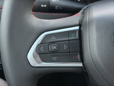 Used 2026 Jeep Compass Trailhawk AWD/4WD image 13