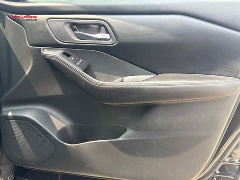 Used 2024 Nissan Rogue SV AWD/4WD image 13