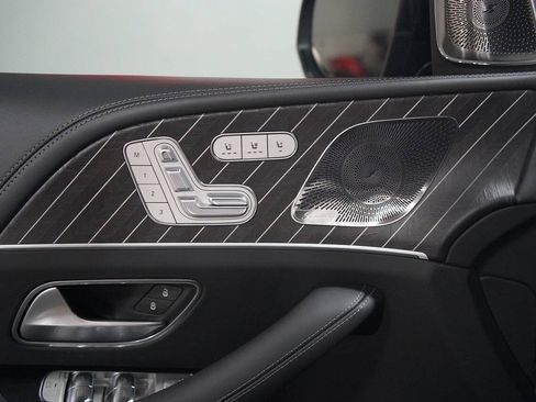 Used 2025 Mercedes-Benz Maybach GLS 600 4MATIC image 79