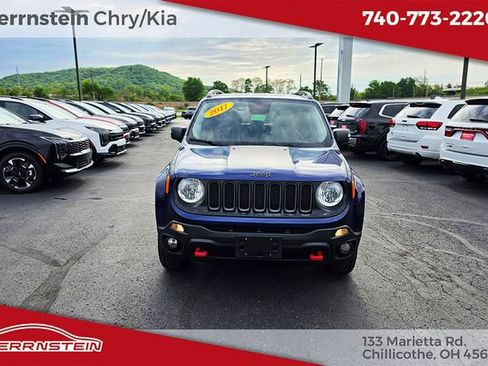 Used 2017 Jeep Renegade Trailhawk w/ Premium Trailhawk Package AWD/4WD image 2