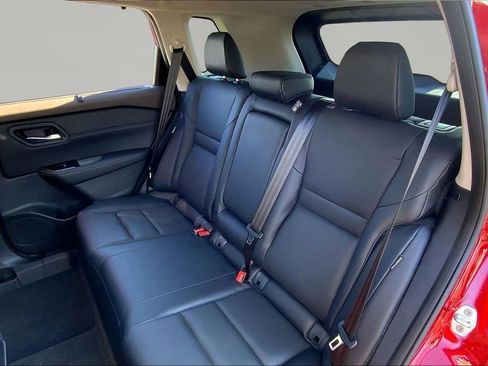 Used 2023 Nissan Rogue SV w/ SV Premium B Package image 16