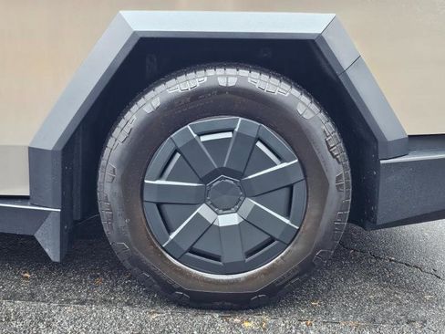 Used 2025 Tesla Cybertruck AWD Crew Cab image 19