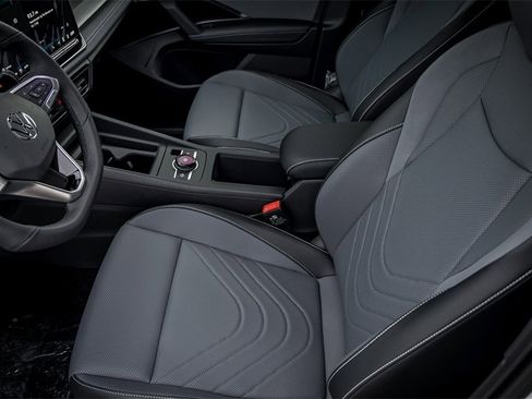 New 2026 Volkswagen Tiguan SE R-Line image 12