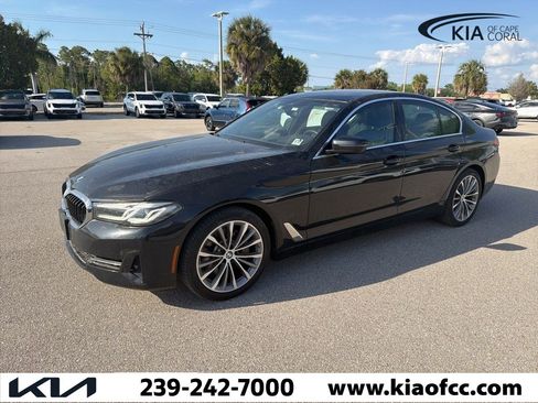 Used 2022 BMW 530i xDrive w/ Premium Package image 2
