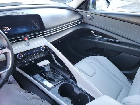 Certified 2025 Hyundai Elantra Limited image 15