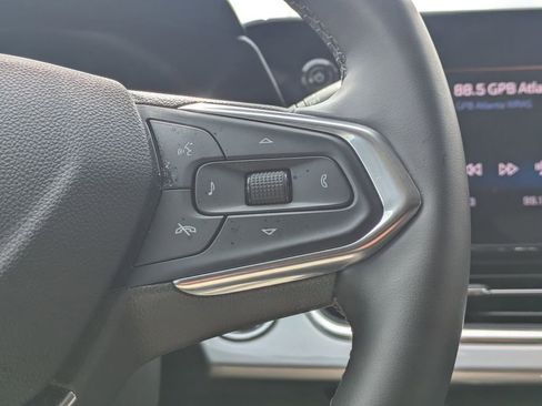 Used 2025 Chevrolet Trax LT w/ LT Convenience Package FWD image 23