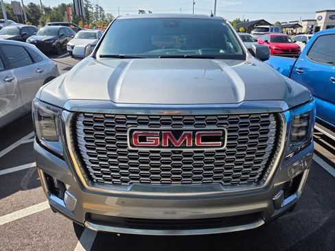 Used 2024 GMC Yukon Denali w/ Advanced Technology Package AWD/4WD image 2