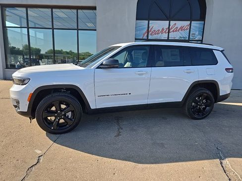 Used 2025 Jeep Grand Cherokee L Limited w/ Luxury Tech Group II AWD/4WD image 4