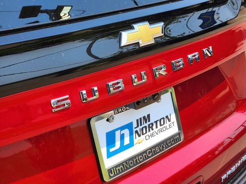 New 2025 Chevrolet Suburban Premier image 7