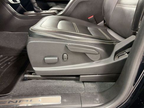 Used 2021 GMC Canyon Denali image 13