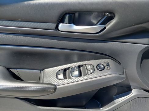 Used 2024 Nissan Altima 2.5 SV image 22