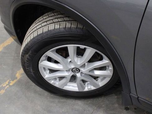 Used 2020 Nissan Rogue SV image 41