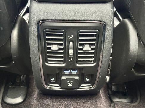 Used 2017 Jeep Grand Cherokee Overland w/ Jeep Active Safety Group image 21