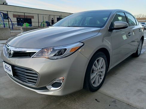 Used 2013 Toyota Avalon XLE image 3