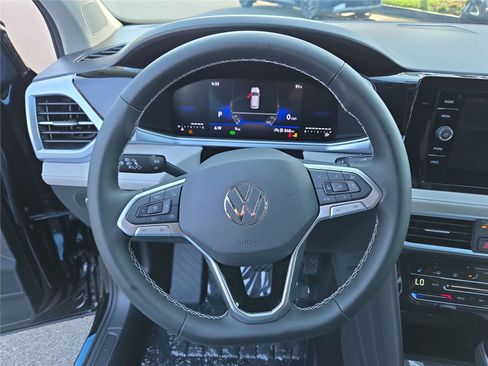 New 2026 Volkswagen Taos SE FWD image 17