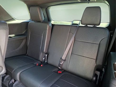 Used 2023 Chevrolet Traverse High Country AWD/4WD image 13