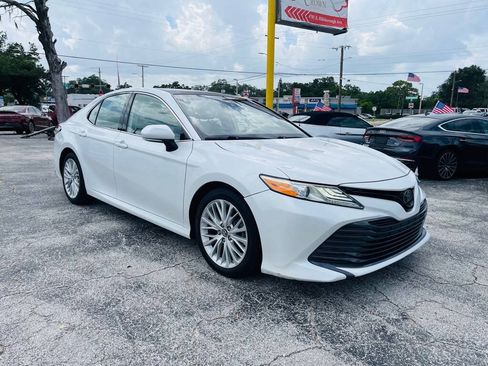 Used 2019 Toyota Camry XLE FWD image 2