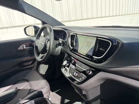 New 2026 Chrysler Pacifica Select image 34
