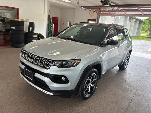 Certified 2024 Jeep Compass Limited AWD/4WD image 3