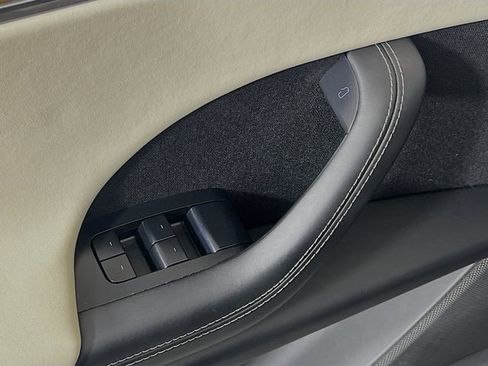 Used 2022 Tesla Model X image 12