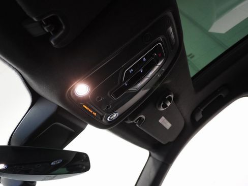 Used 2019 Bentley Bentayga image 29