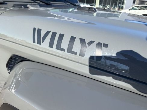 Used 2022 Jeep Gladiator Willys image 8