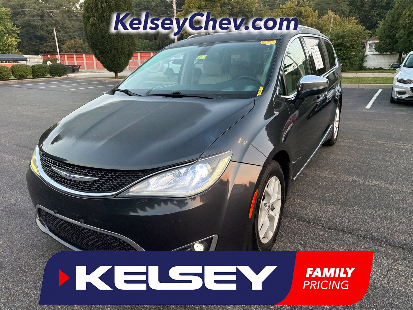 Used 2020 Chrysler Pacifica Limited FWD image 1