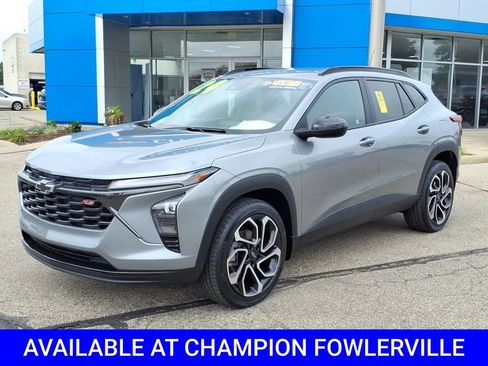 Used 2024 Chevrolet Trax RS w/ Driver Confidence Package FWD image 3