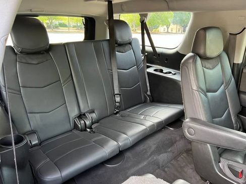 Used 2018 Cadillac Escalade ESV Luxury RWD image 27