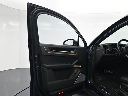 Certified 2024 Porsche Cayenne Turbo GT AWD/4WD image 16
