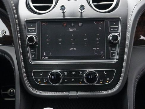 Used 2019 Bentley Bentayga AWD/4WD image 53