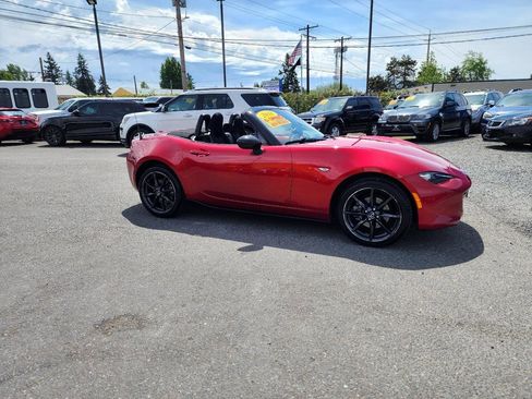 Used 2016 MAZDA MX-5 Miata Club RWD image 4
