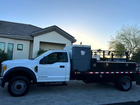 Used 2017 Ford F550 2WD Regular Cab Super Duty image 3