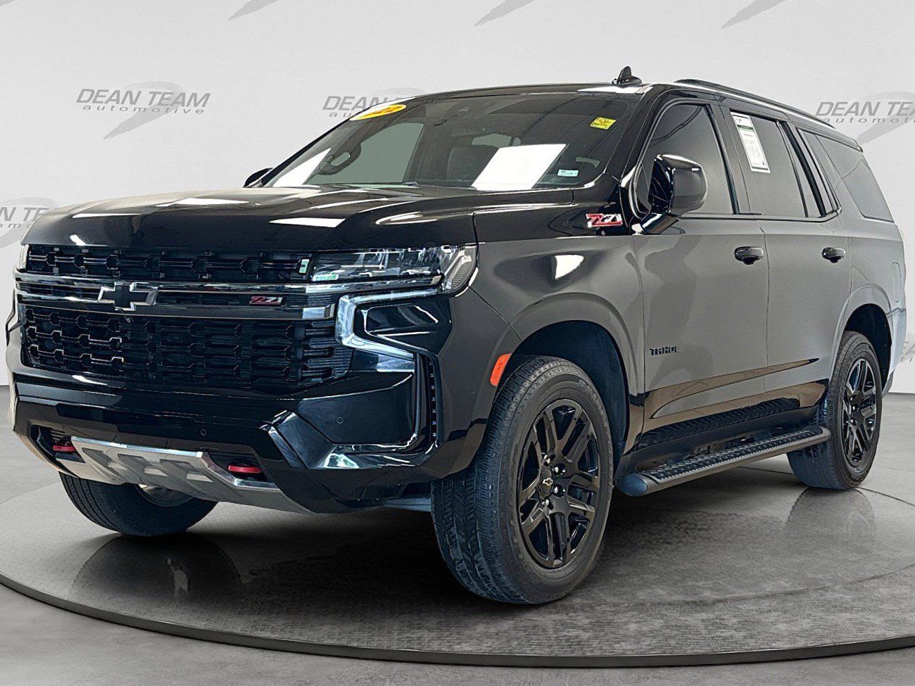 Used 2022 Chevrolet Tahoe Z71 w/ Luxury Package AWD/4WD image 3