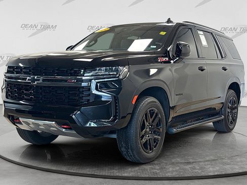Used 2022 Chevrolet Tahoe Z71 w/ Luxury Package AWD/4WD image 3