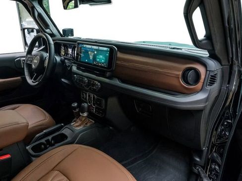 Used 2025 Jeep Wrangler Unlimited Rubicon w/ Technology Group image 64