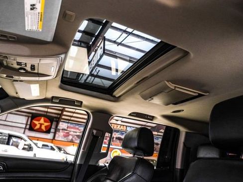 Used 2015 Chevrolet Suburban LT image 6