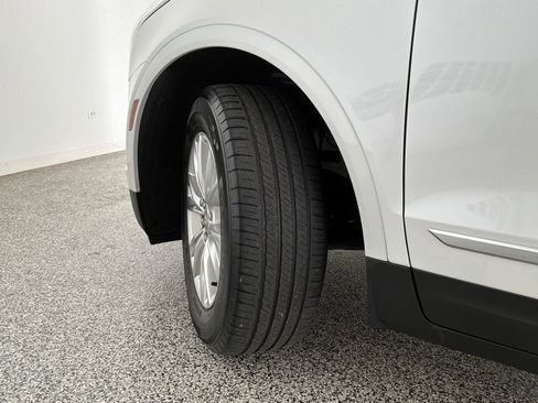 Used 2022 Cadillac XT5 Luxury w/ LPO, Floor Liner Package AWD/4WD image 3